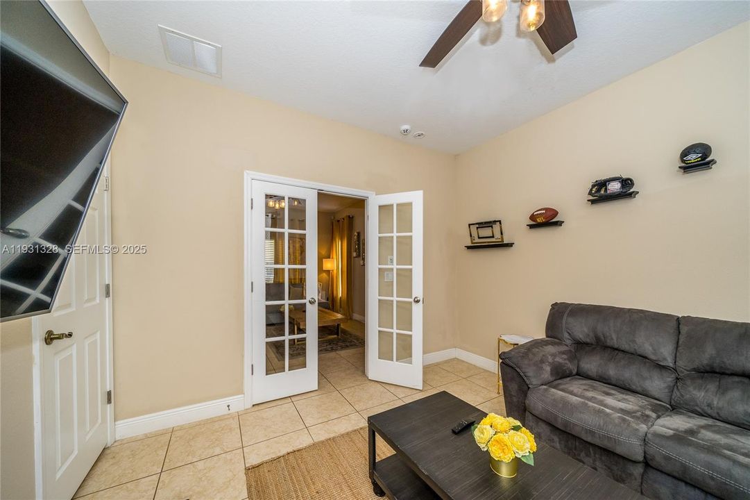For Sale: $395,000 (4 beds, 2 baths, 1624 Square Feet)