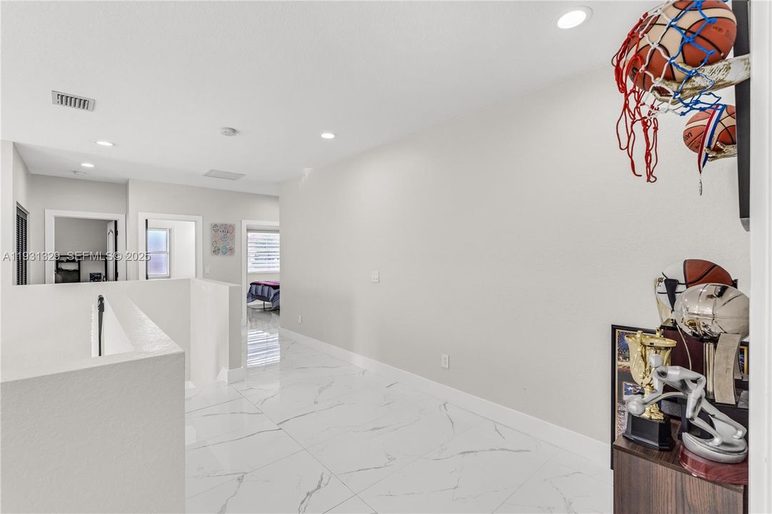 For Sale: $635,000 (5 beds, 3 baths, 2726 Square Feet)