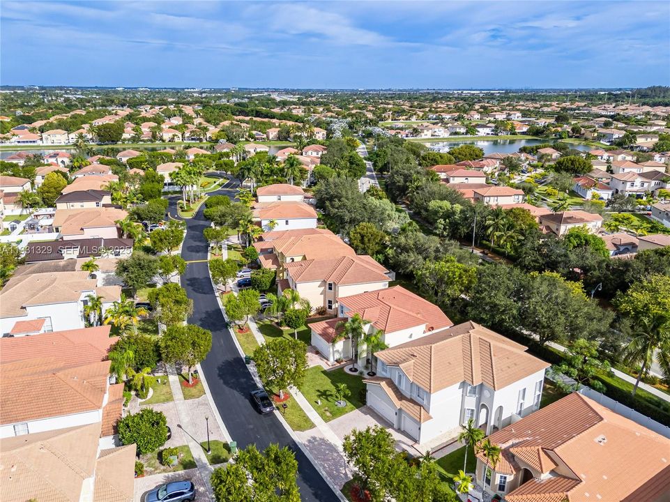 For Sale: $635,000 (5 beds, 3 baths, 2726 Square Feet)