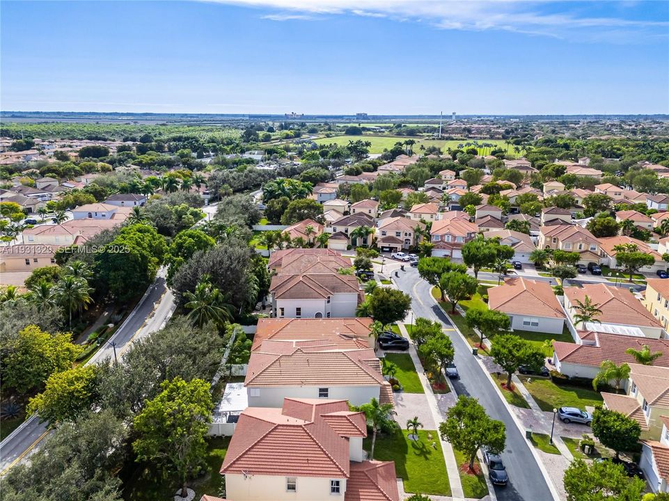 For Sale: $635,000 (5 beds, 3 baths, 2726 Square Feet)