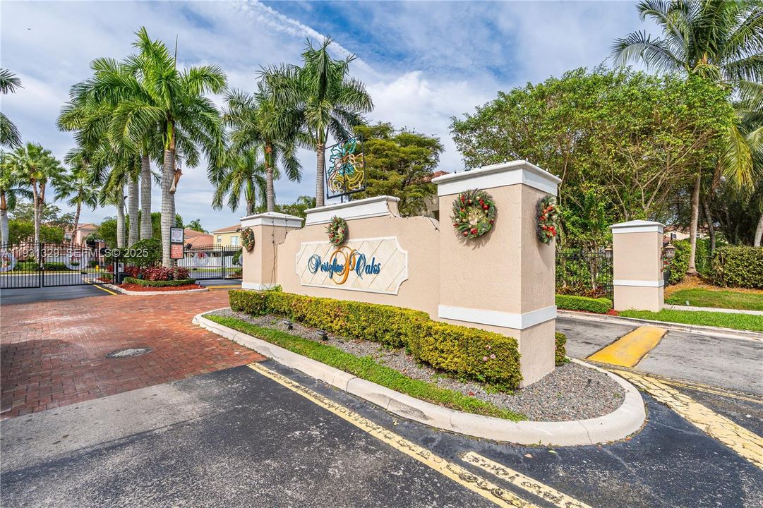 For Sale: $635,000 (5 beds, 3 baths, 2726 Square Feet)