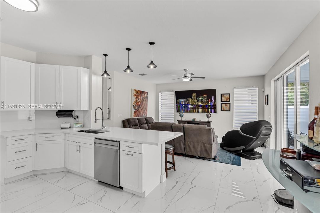 For Sale: $635,000 (5 beds, 3 baths, 2726 Square Feet)