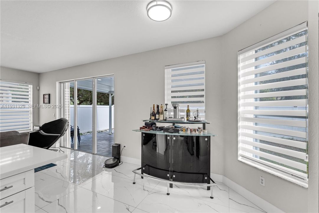 For Sale: $635,000 (5 beds, 3 baths, 2726 Square Feet)