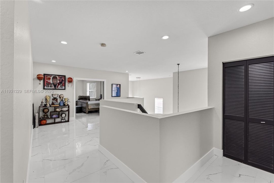 For Sale: $635,000 (5 beds, 3 baths, 2726 Square Feet)