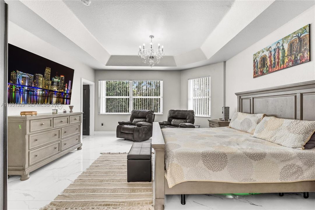 For Sale: $635,000 (5 beds, 3 baths, 2726 Square Feet)