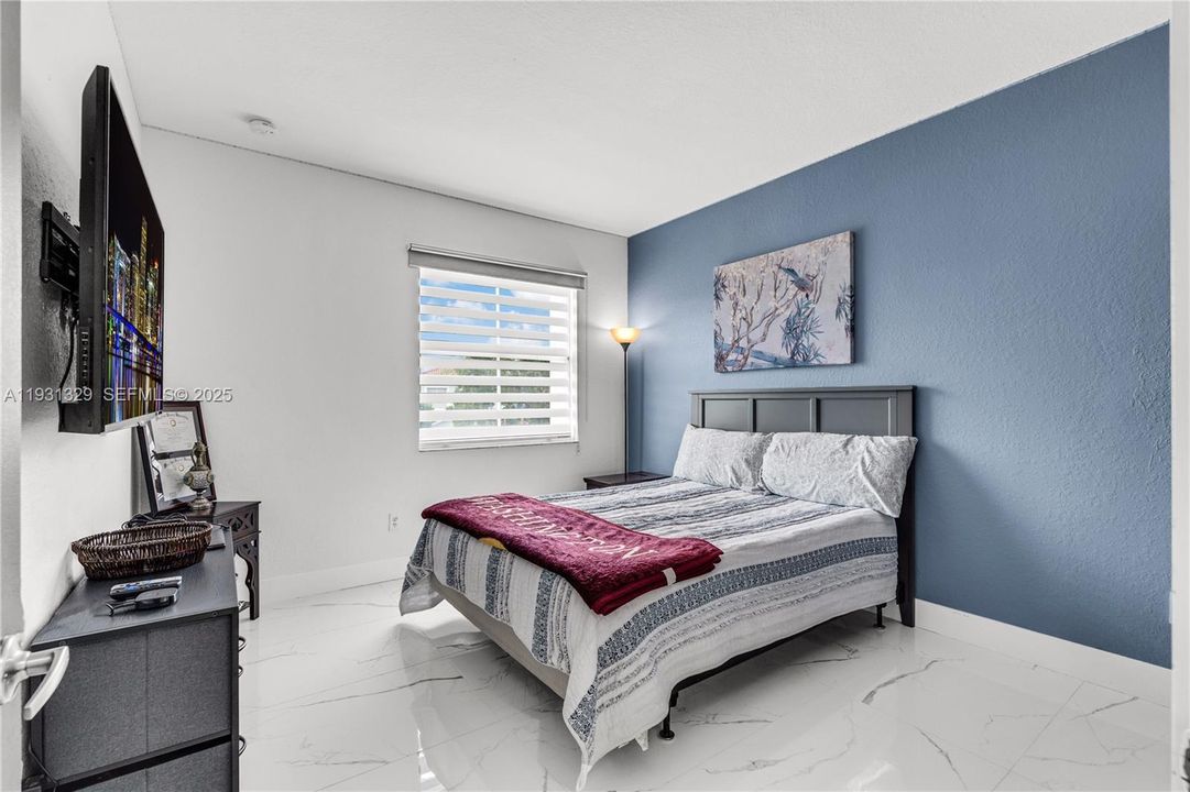 For Sale: $635,000 (5 beds, 3 baths, 2726 Square Feet)