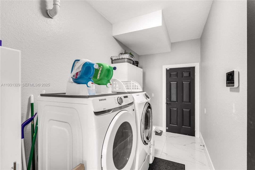 For Sale: $635,000 (5 beds, 3 baths, 2726 Square Feet)