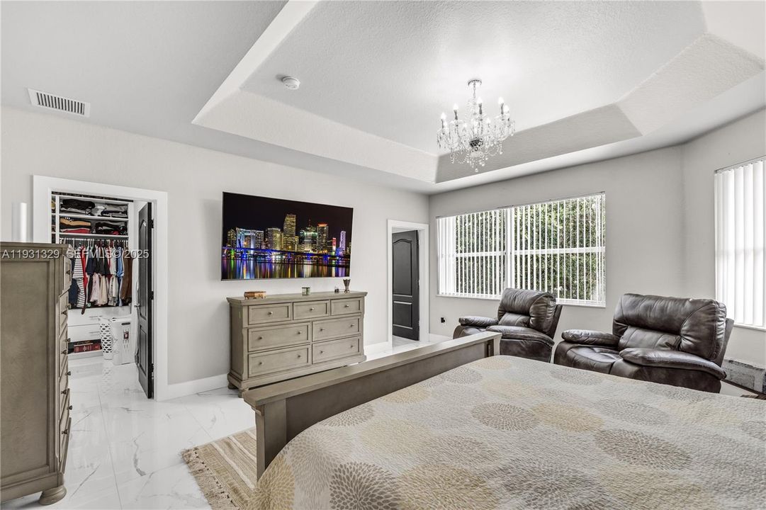 For Sale: $635,000 (5 beds, 3 baths, 2726 Square Feet)