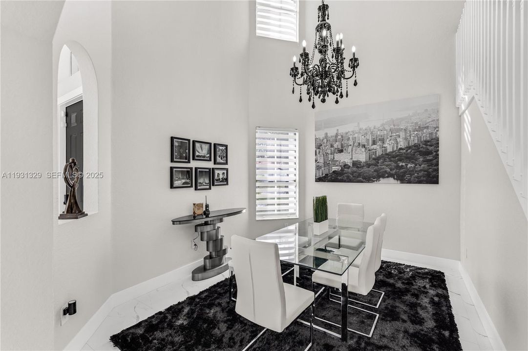 For Sale: $635,000 (5 beds, 3 baths, 2726 Square Feet)