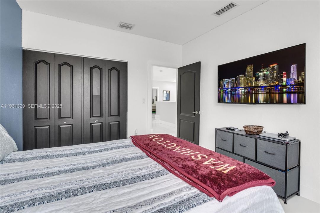 For Sale: $635,000 (5 beds, 3 baths, 2726 Square Feet)