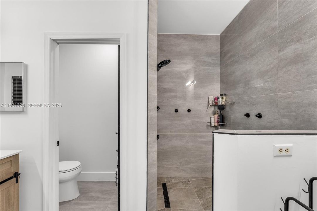 For Sale: $635,000 (5 beds, 3 baths, 2726 Square Feet)