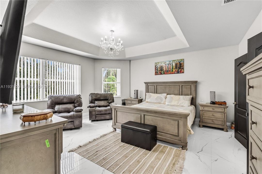 For Sale: $635,000 (5 beds, 3 baths, 2726 Square Feet)