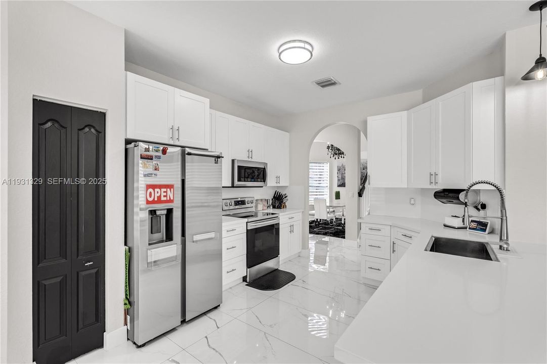 For Sale: $635,000 (5 beds, 3 baths, 2726 Square Feet)