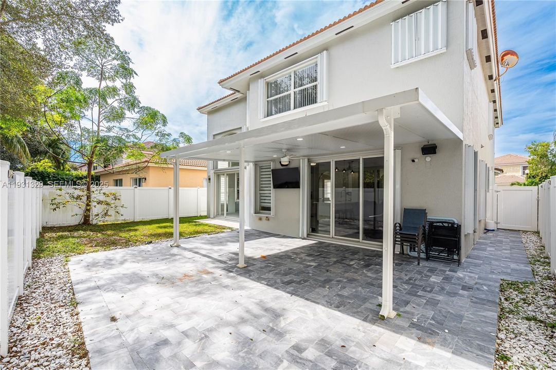 For Sale: $635,000 (5 beds, 3 baths, 2726 Square Feet)