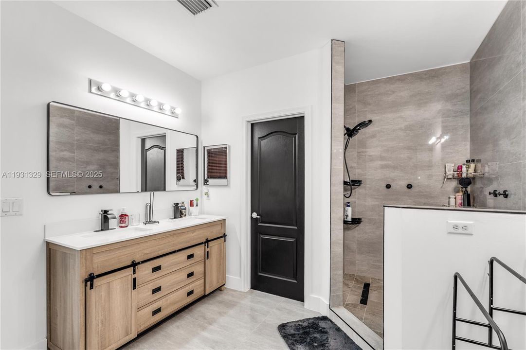 For Sale: $635,000 (5 beds, 3 baths, 2726 Square Feet)