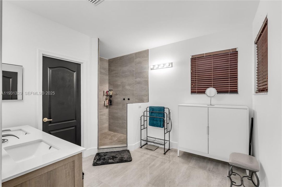 For Sale: $635,000 (5 beds, 3 baths, 2726 Square Feet)