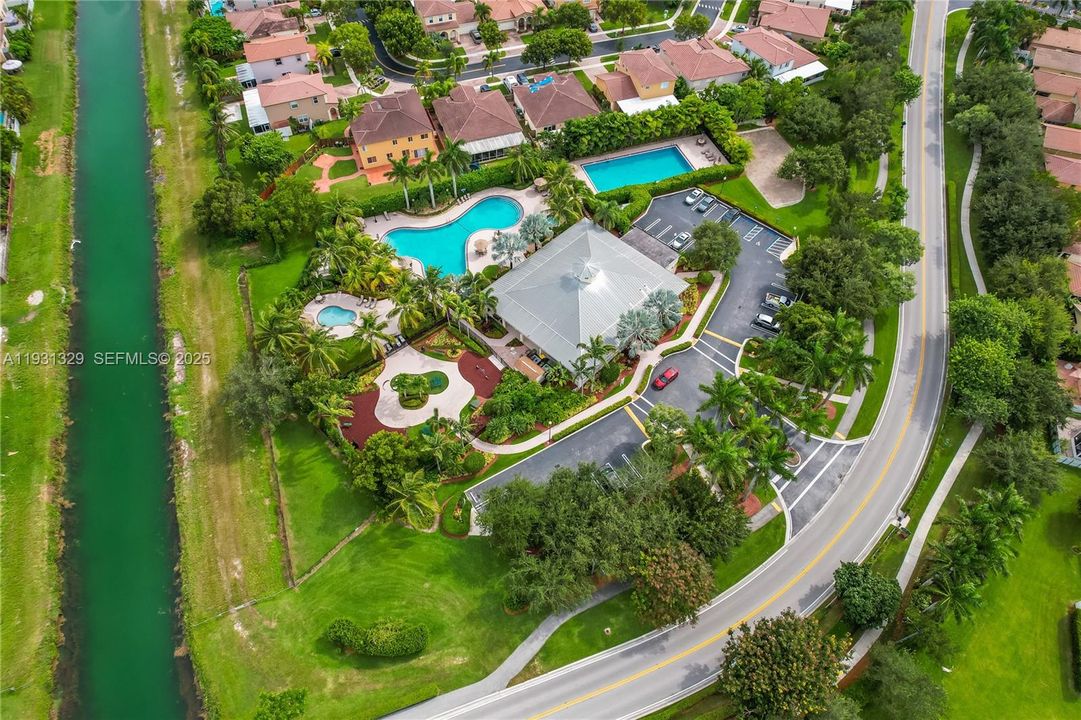 For Sale: $635,000 (5 beds, 3 baths, 2726 Square Feet)