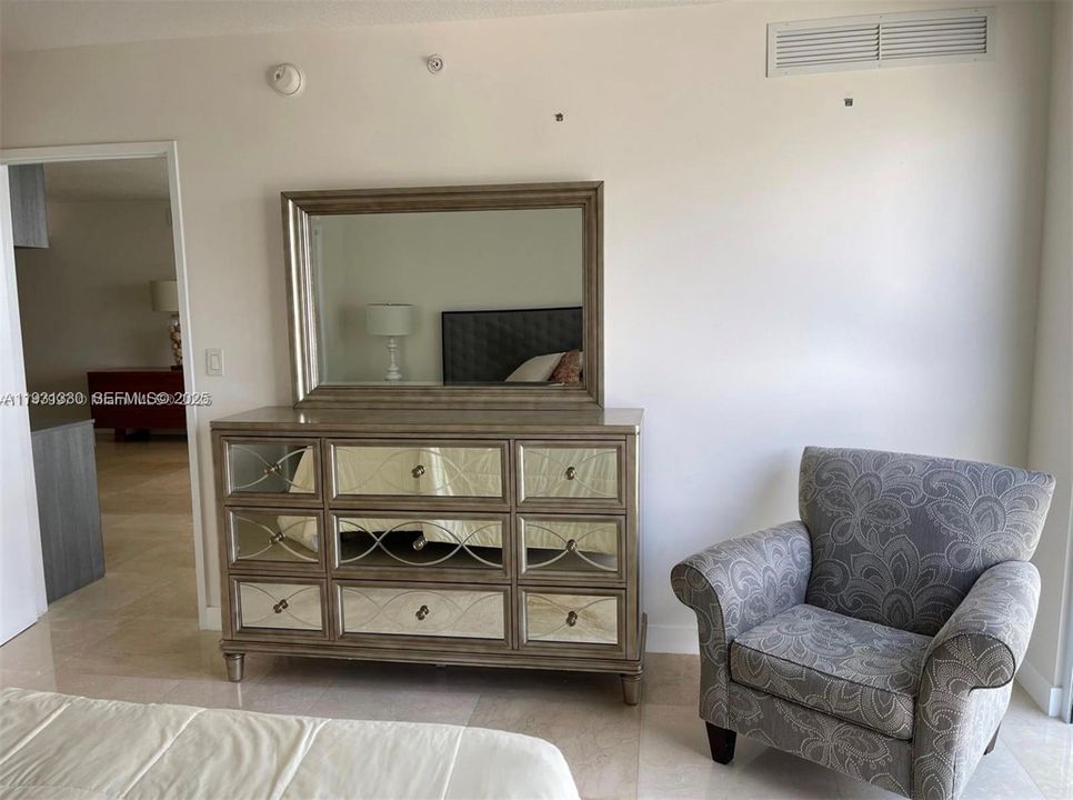 For Rent: $4,950 (3 beds, 2 baths, 1447 Square Feet)