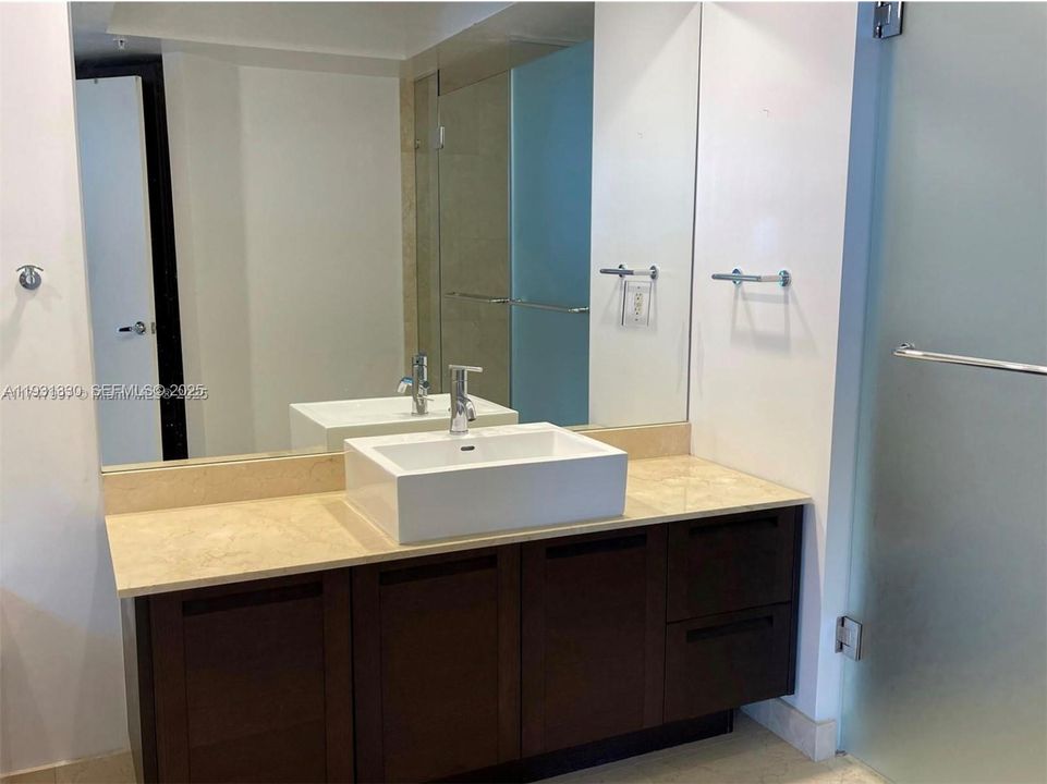 For Rent: $4,950 (3 beds, 2 baths, 1447 Square Feet)