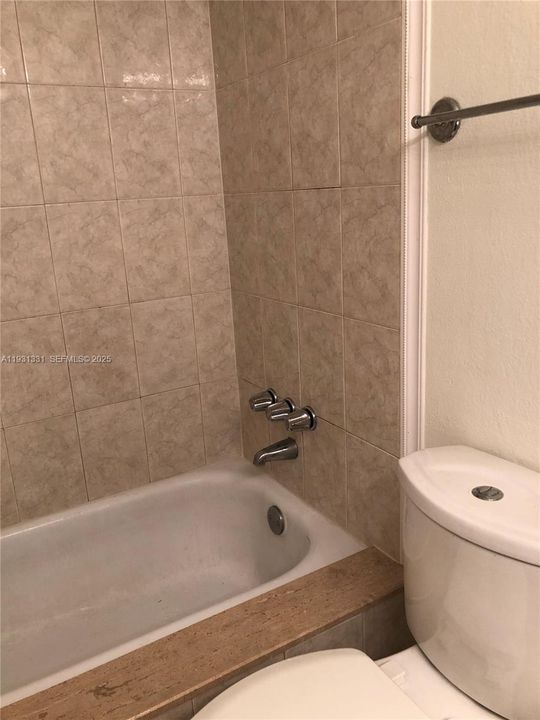 For Rent: $2,050 (2 beds, 1 baths, 924 Square Feet)