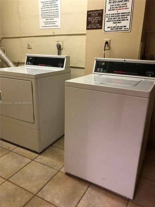 For Rent: $2,050 (2 beds, 1 baths, 924 Square Feet)