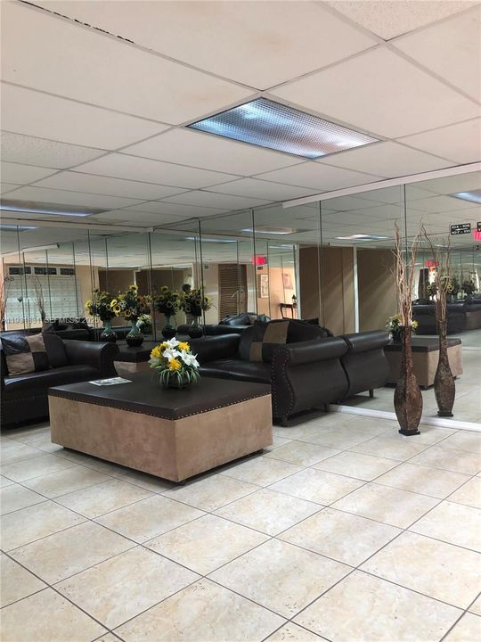 For Rent: $2,050 (2 beds, 1 baths, 924 Square Feet)