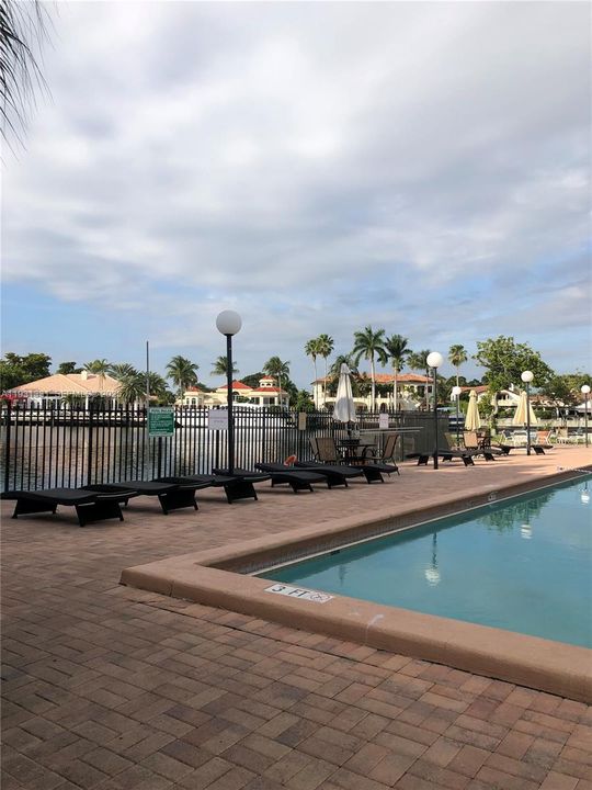 For Rent: $2,050 (2 beds, 1 baths, 924 Square Feet)