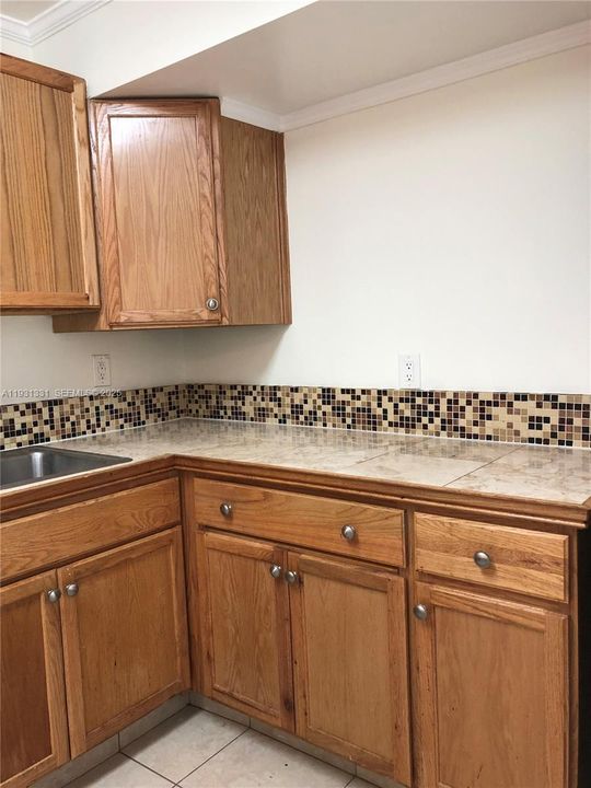 For Rent: $2,050 (2 beds, 1 baths, 924 Square Feet)