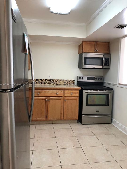 For Rent: $2,050 (2 beds, 1 baths, 924 Square Feet)