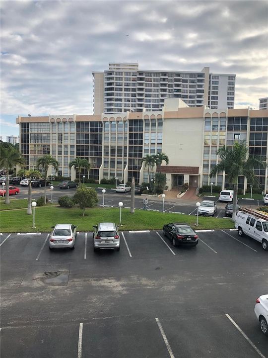 For Rent: $2,050 (2 beds, 1 baths, 924 Square Feet)