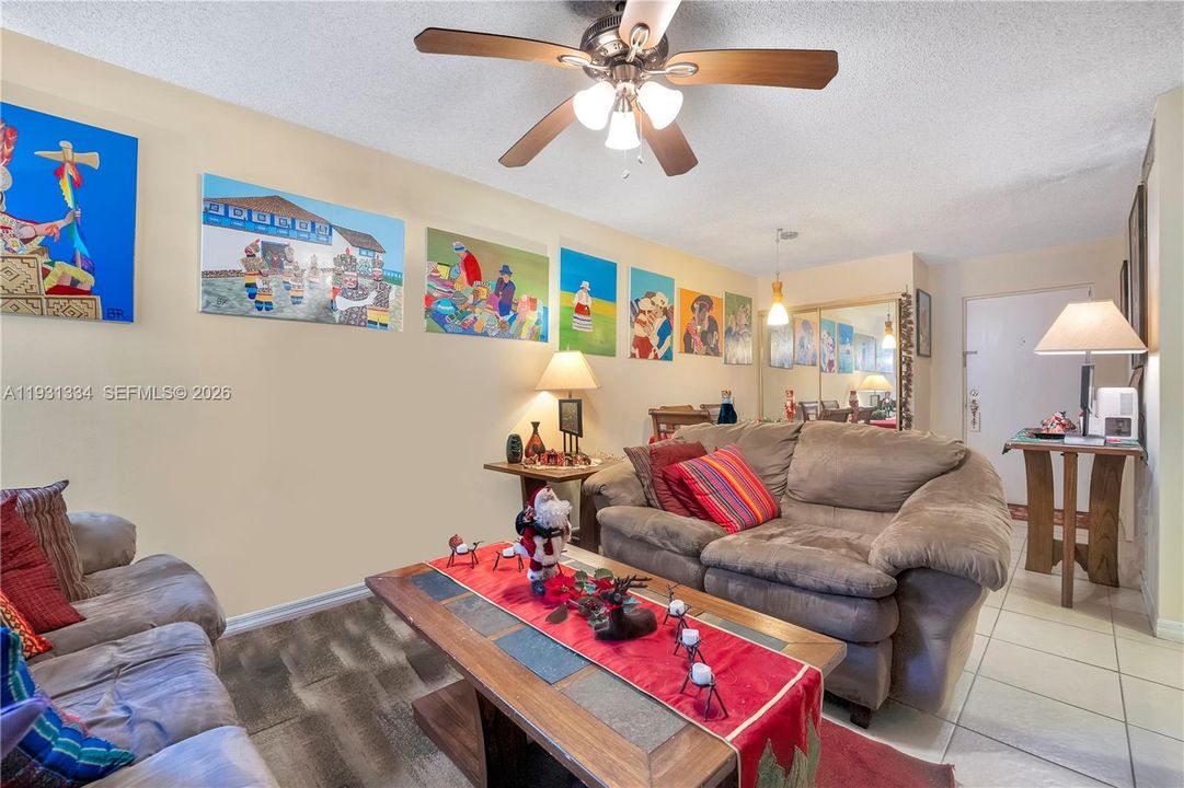 На продажу: $350,000 (2 спален, 1 ванн, 767 Квадратных фут)