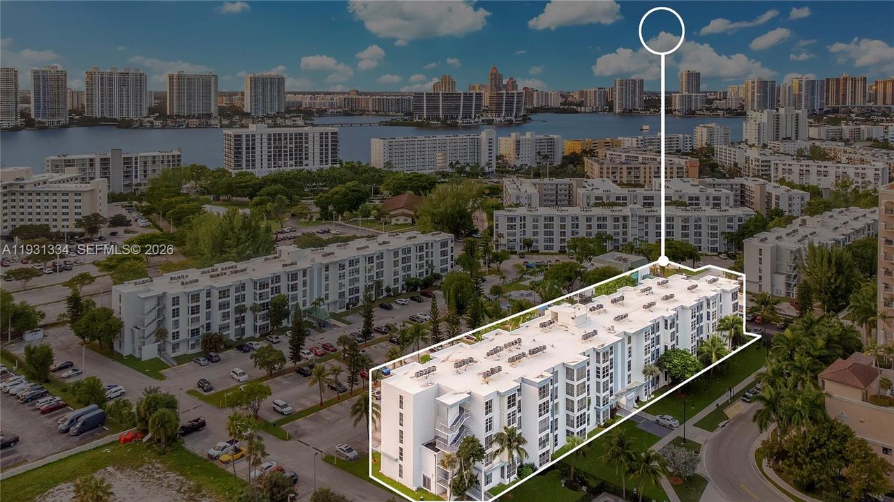 На продажу: $350,000 (2 спален, 1 ванн, 767 Квадратных фут)