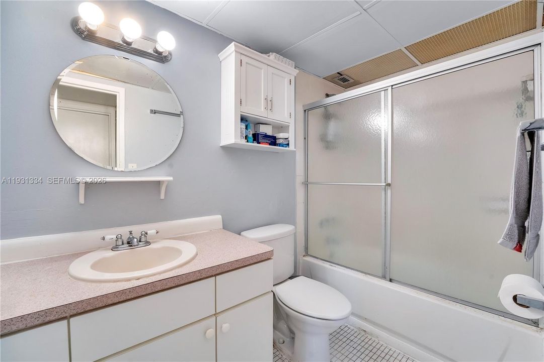 На продажу: $350,000 (2 спален, 1 ванн, 767 Квадратных фут)