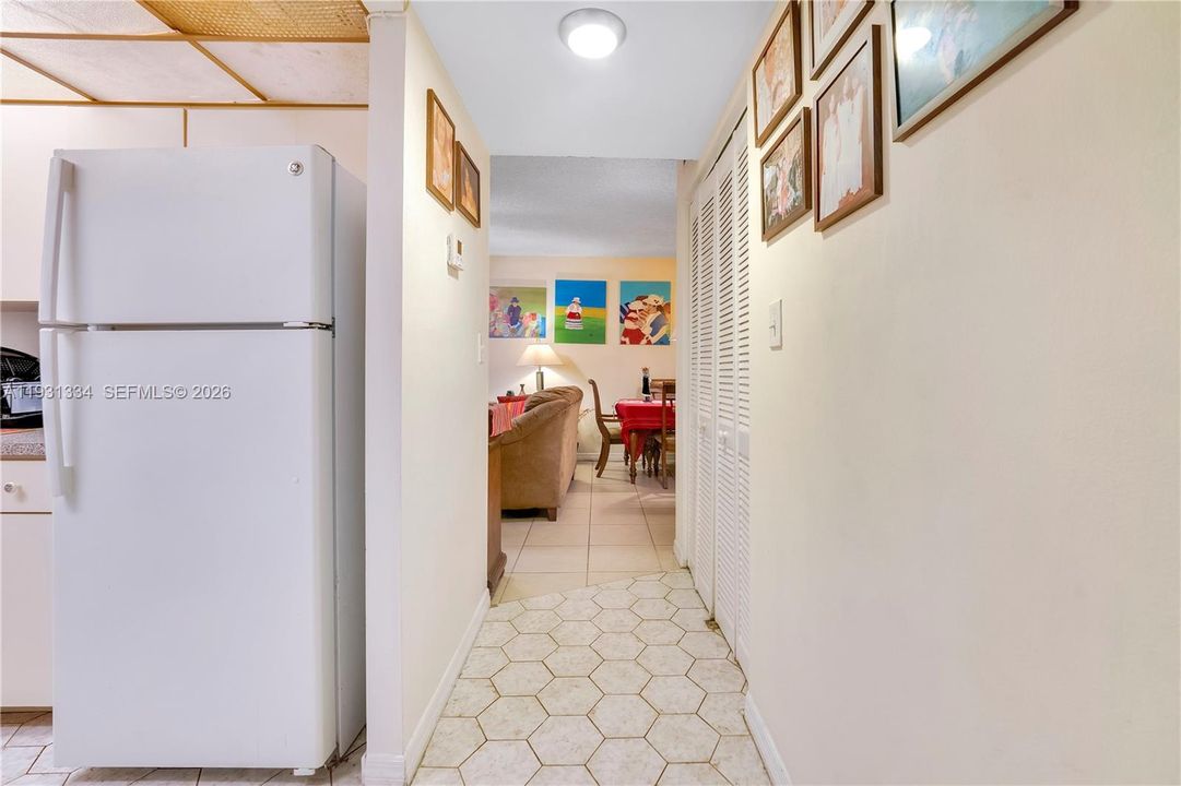 На продажу: $350,000 (2 спален, 1 ванн, 767 Квадратных фут)