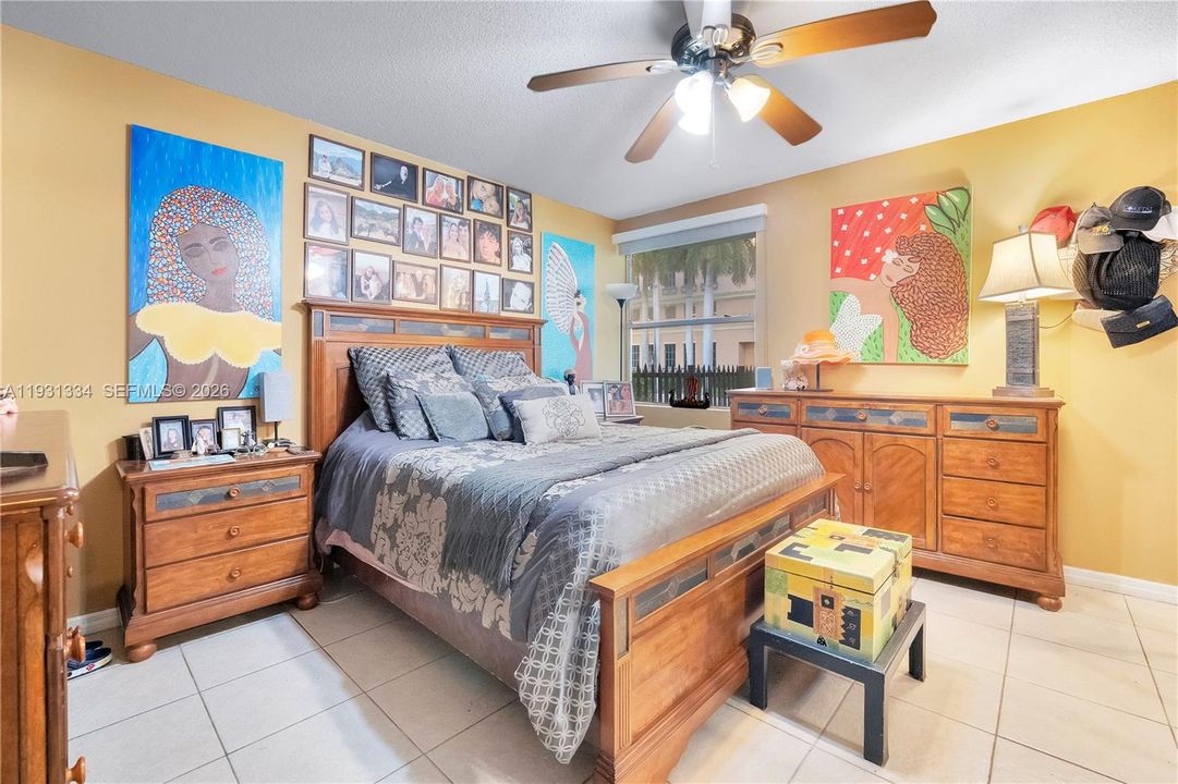 На продажу: $350,000 (2 спален, 1 ванн, 767 Квадратных фут)