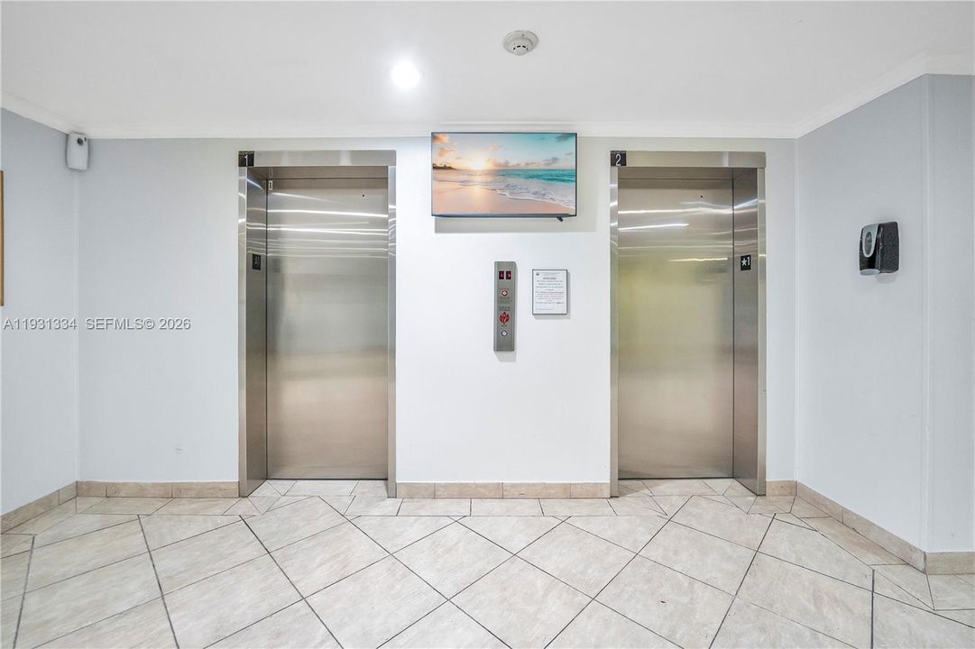 На продажу: $350,000 (2 спален, 1 ванн, 767 Квадратных фут)