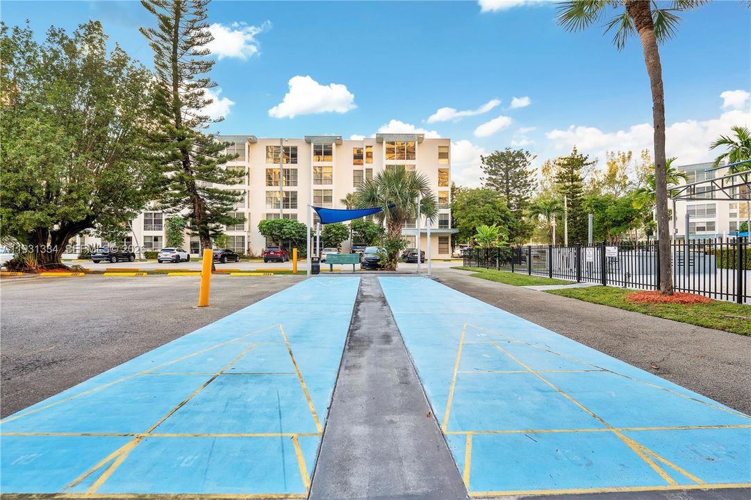 На продажу: $350,000 (2 спален, 1 ванн, 767 Квадратных фут)