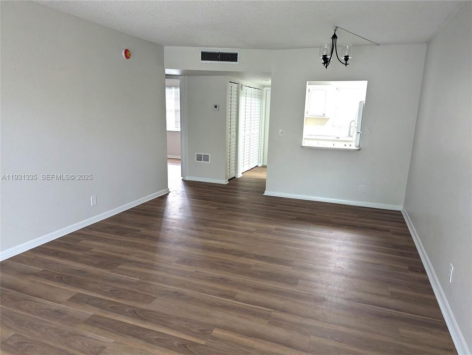 For Rent: $1,750 (2 beds, 2 baths, 890 Square Feet)