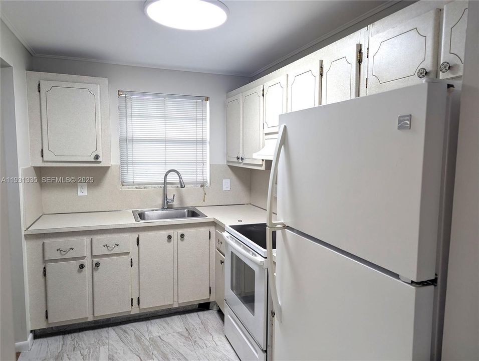 For Rent: $1,750 (2 beds, 2 baths, 890 Square Feet)