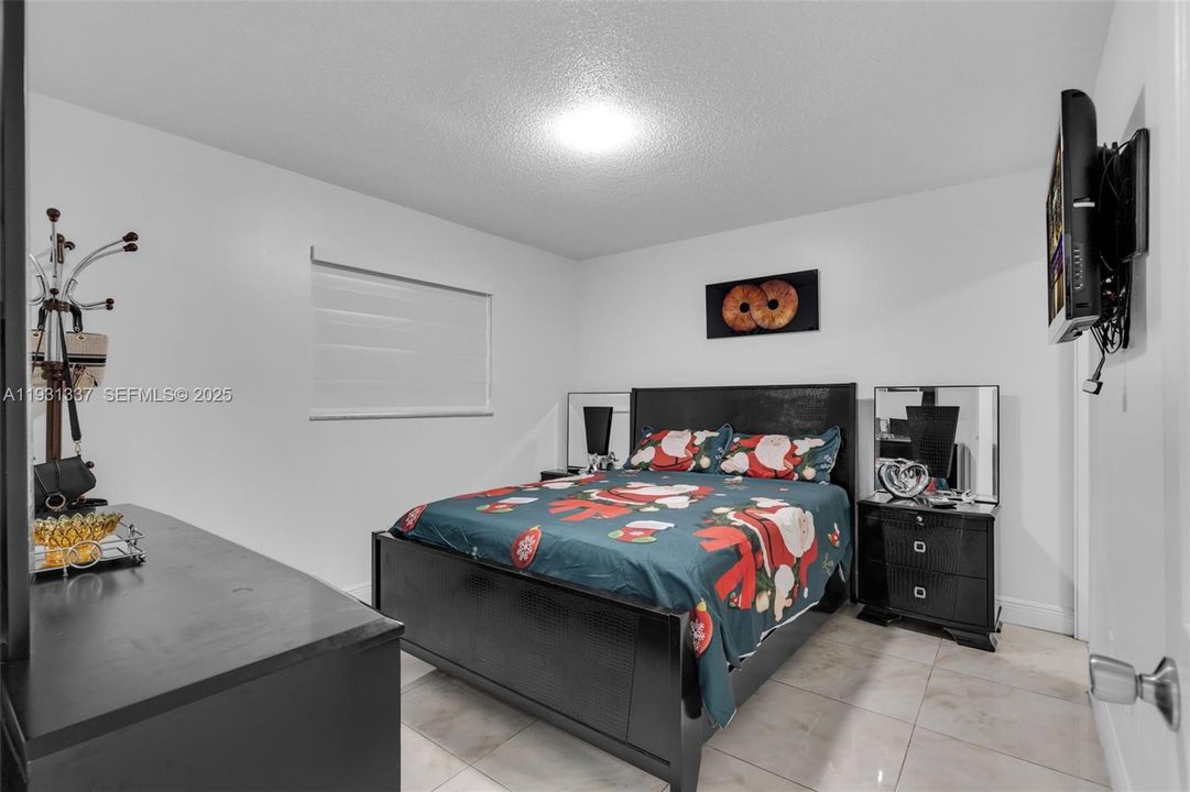 For Rent: $3,200 (3 beds, 2 baths, 1265 Square Feet)