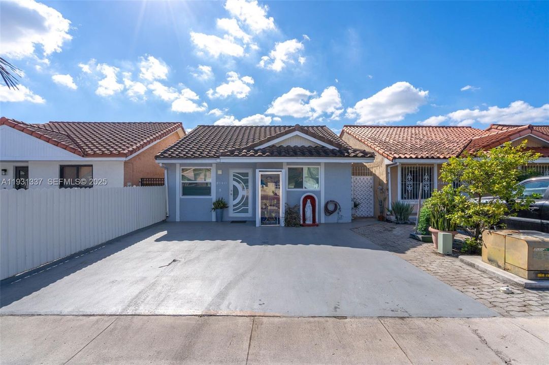 For Rent: $3,200 (3 beds, 2 baths, 1265 Square Feet)