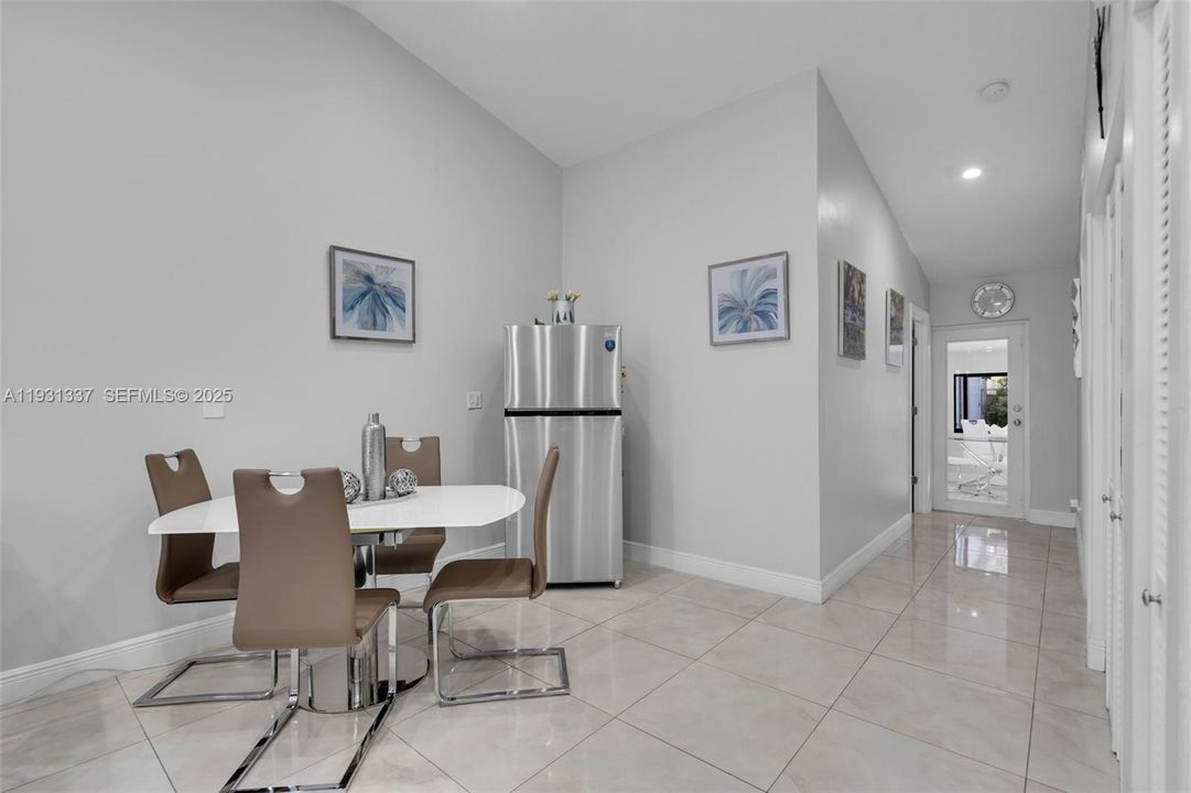 For Rent: $3,200 (3 beds, 2 baths, 1265 Square Feet)