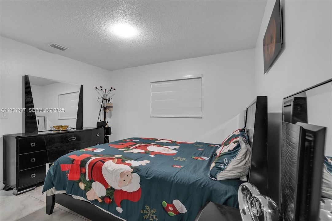 For Rent: $3,200 (3 beds, 2 baths, 1265 Square Feet)