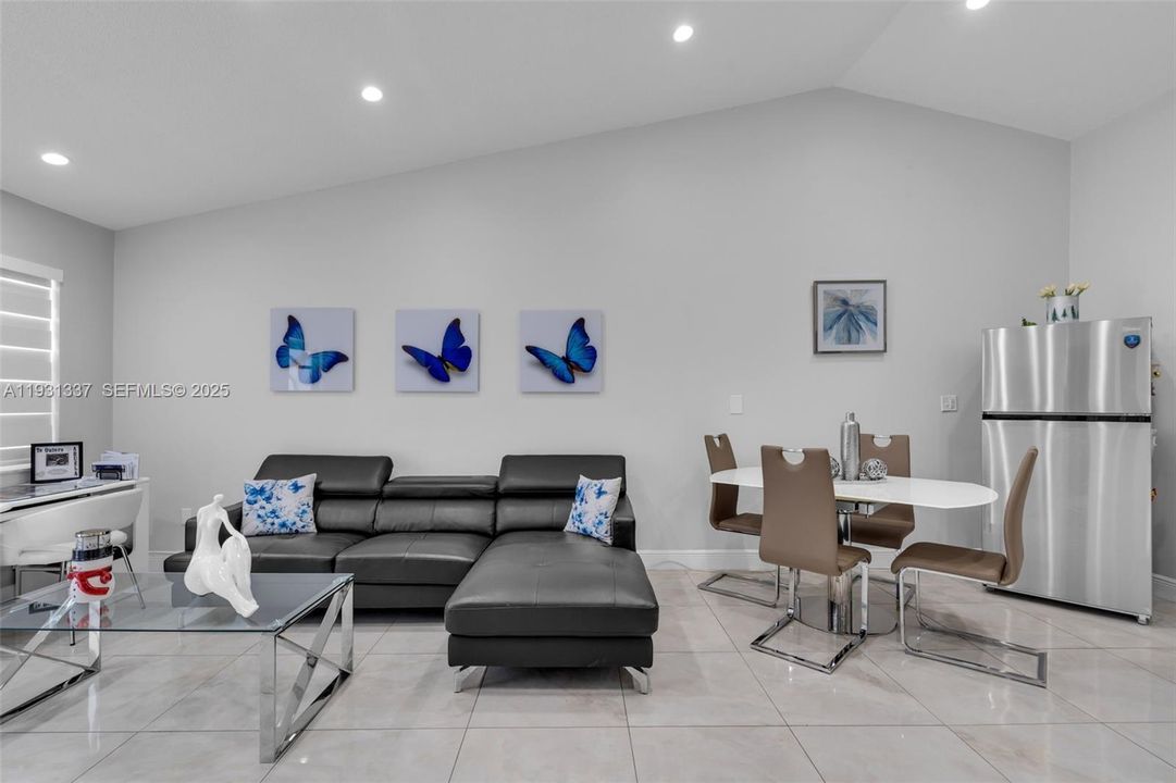 For Rent: $3,200 (3 beds, 2 baths, 1265 Square Feet)