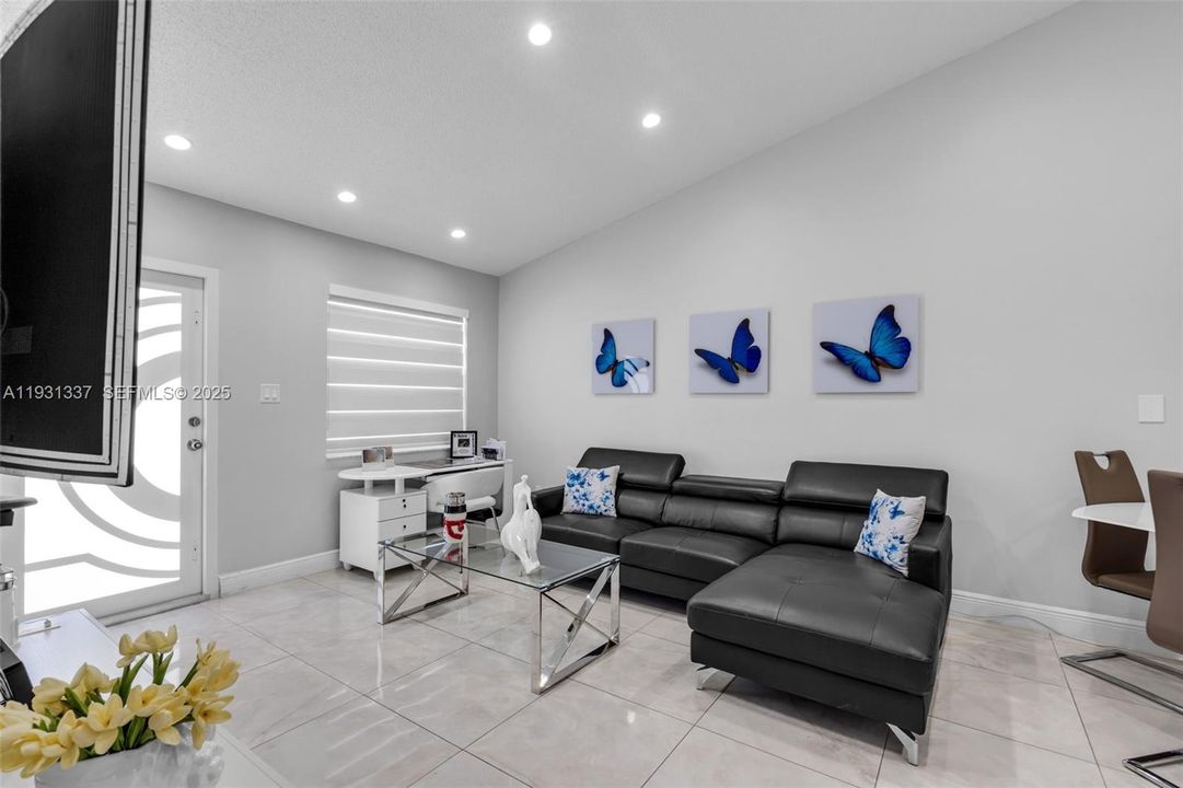 For Rent: $3,200 (3 beds, 2 baths, 1265 Square Feet)