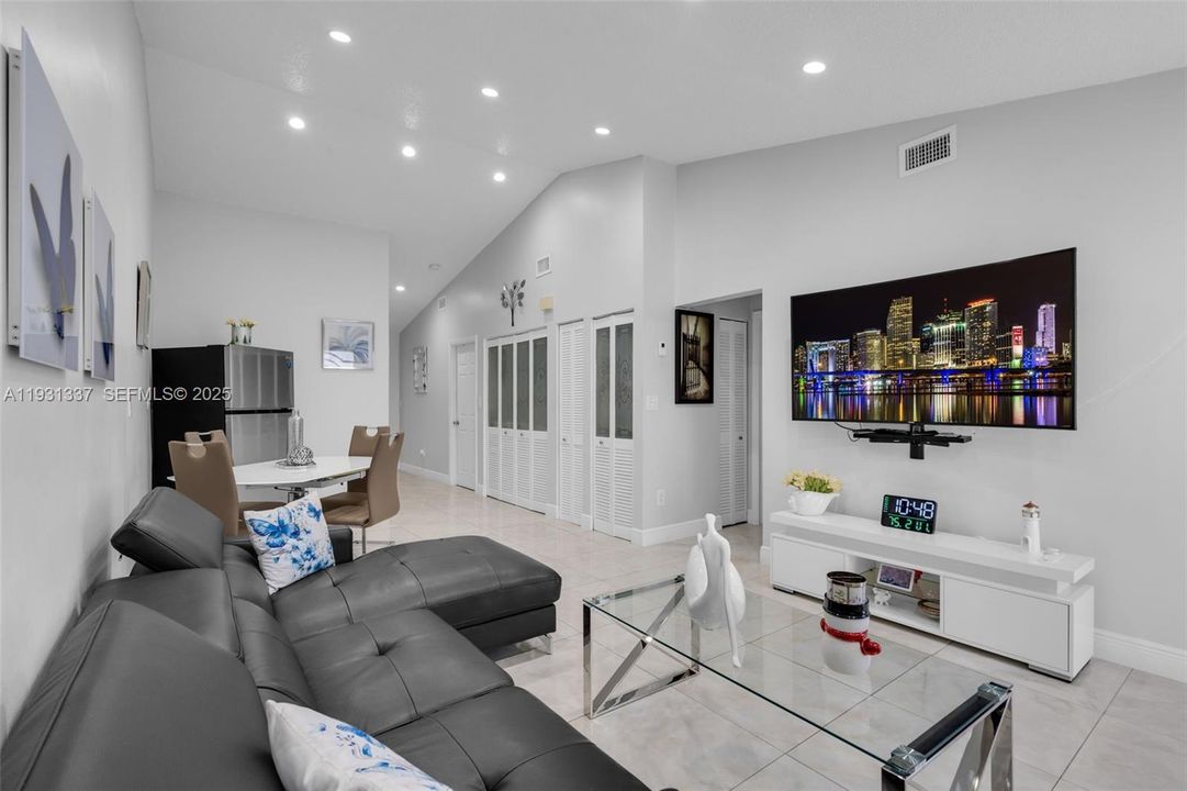 For Rent: $3,200 (3 beds, 2 baths, 1265 Square Feet)