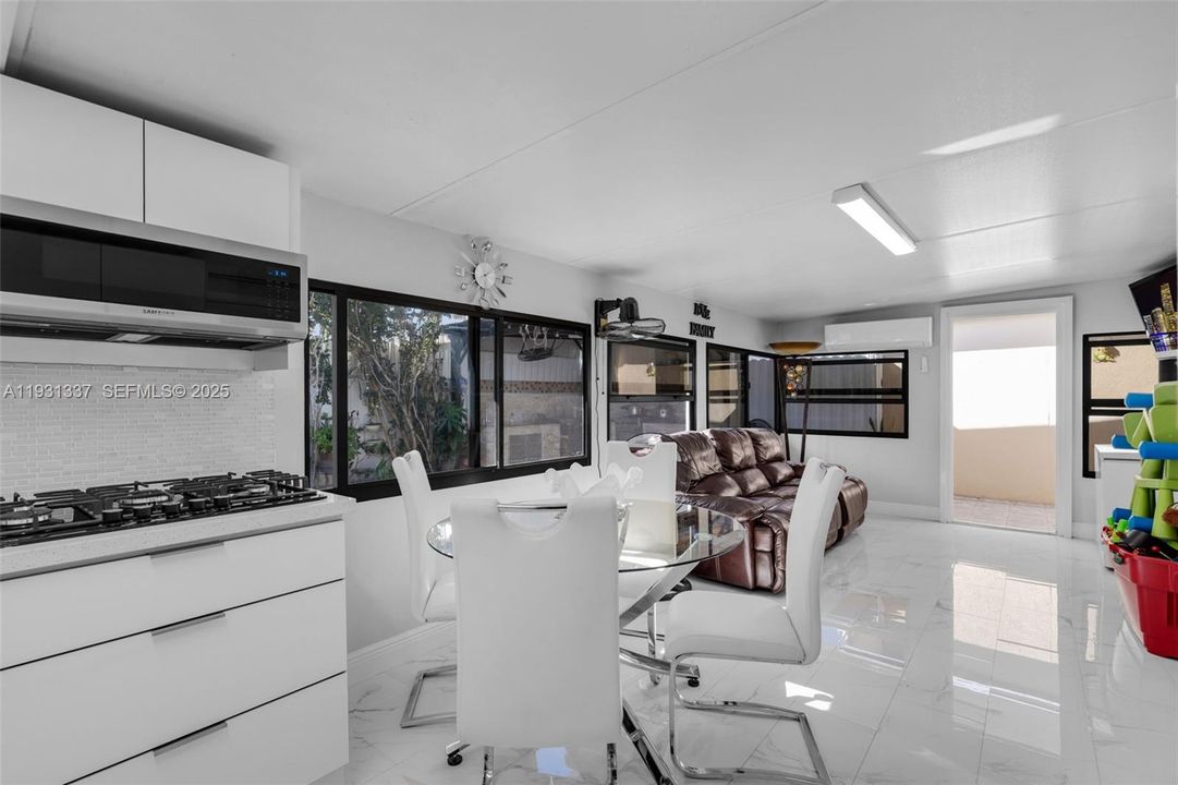 For Rent: $3,200 (3 beds, 2 baths, 1265 Square Feet)