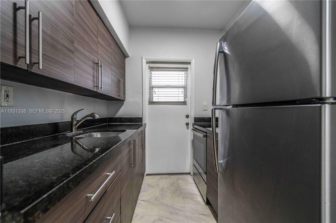 В аренду: $1,750 (1 спален, 1 ванн, 650 Квадратных фут)