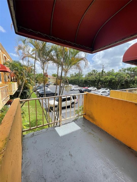 For Rent: $1,575 (1 beds, 1 baths, 943 Square Feet)