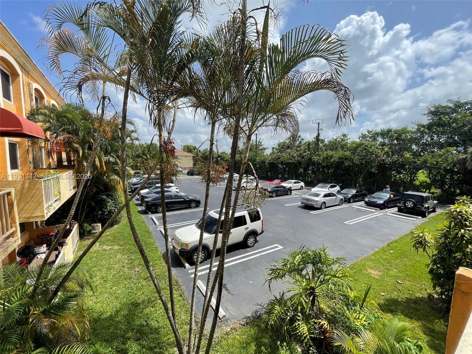 For Rent: $1,575 (1 beds, 1 baths, 943 Square Feet)